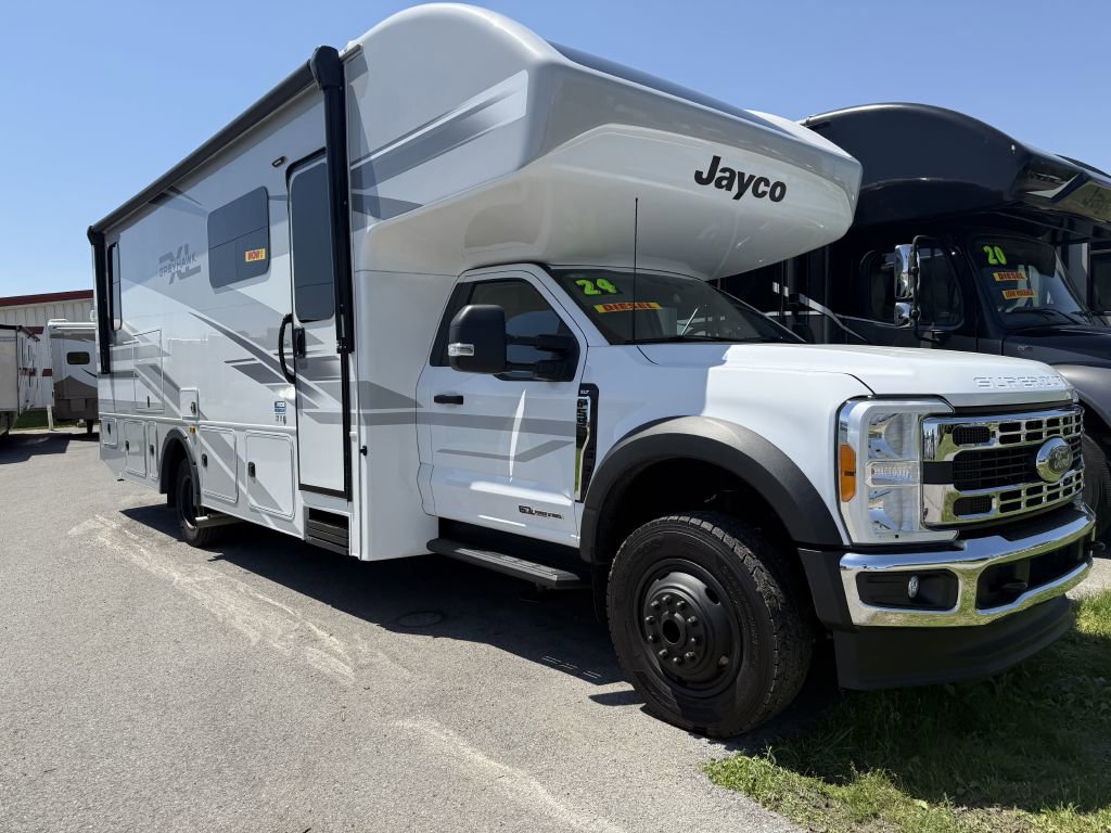 Used 2023 Ford F550 4x4 Regular Cab Super Duty w/ XLT Value Package image 4