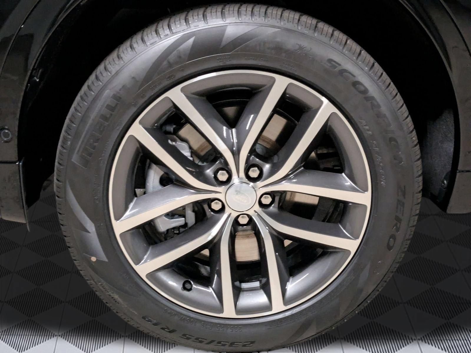 New 2026 Land Rover Discovery Sport Landmark AWD/4WD image 9