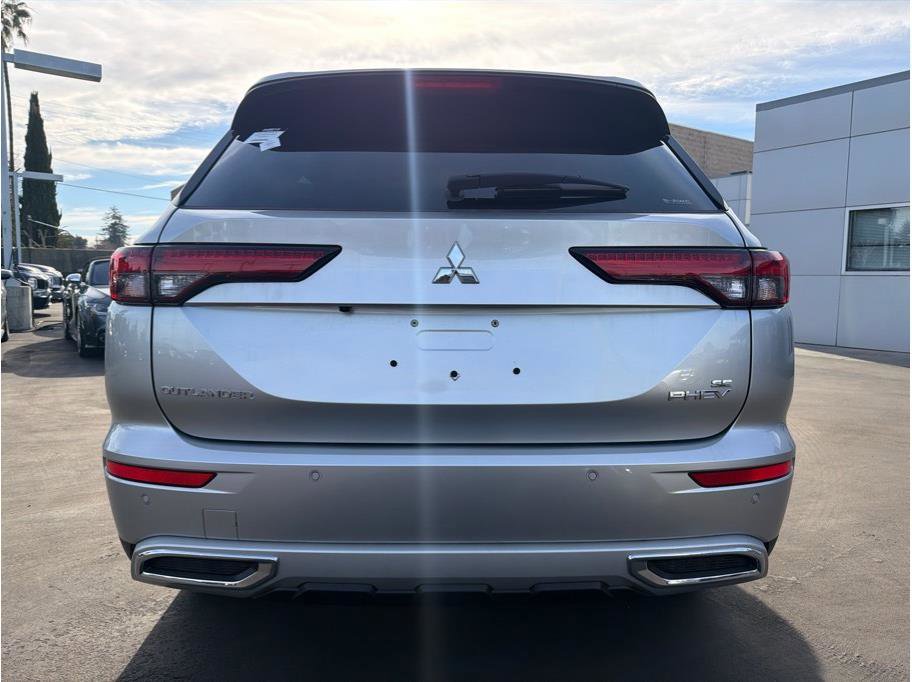 Used 2025 Mitsubishi Outlander SE image 6