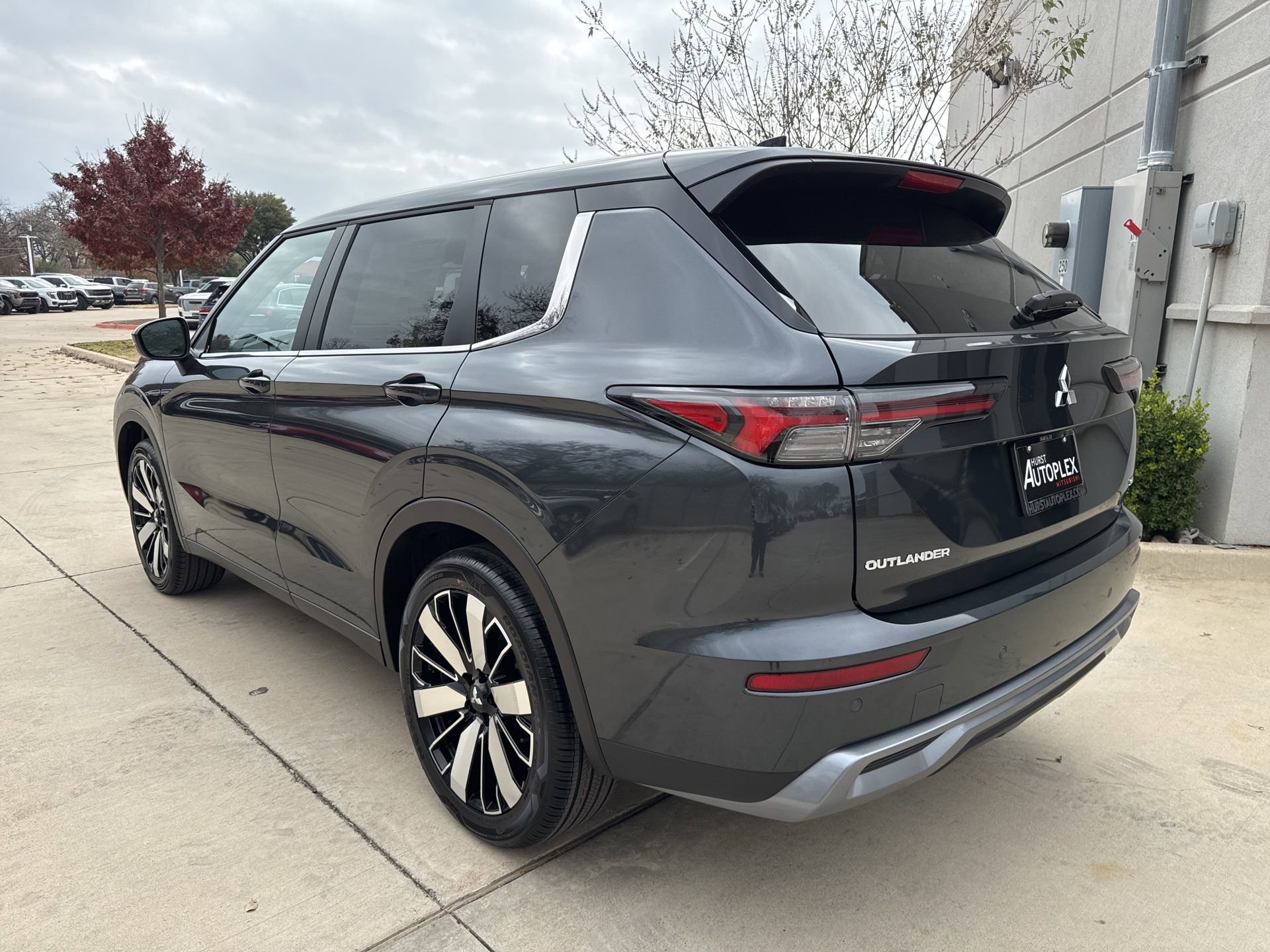 New 2026 Mitsubishi Outlander SE AWD/4WD image 3
