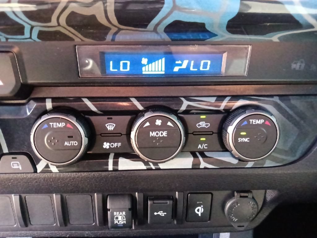 Used 2022 Toyota Tacoma TRD Off-Road AWD/4WD image 23
