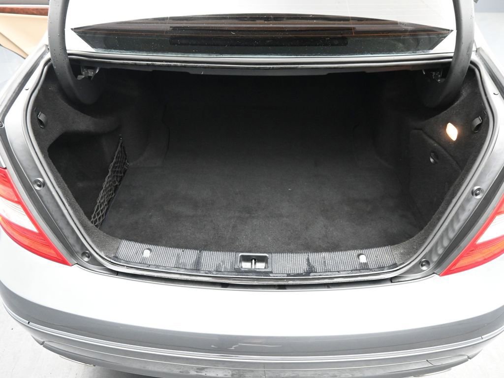 Used 2010 Mercedes-Benz C 300 Sedan image 21
