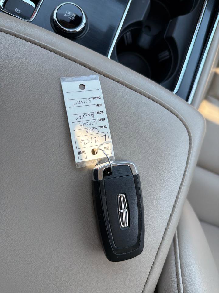 Used 2023 Lincoln Aviator AWD w/ Premium Package image 29