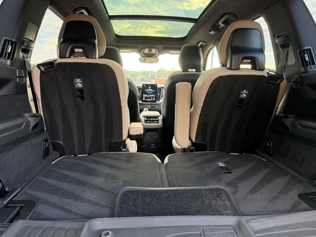 Certified 2025 Volvo XC90 T8 Plus w/ Protection Package Premier AWD/4WD image 27