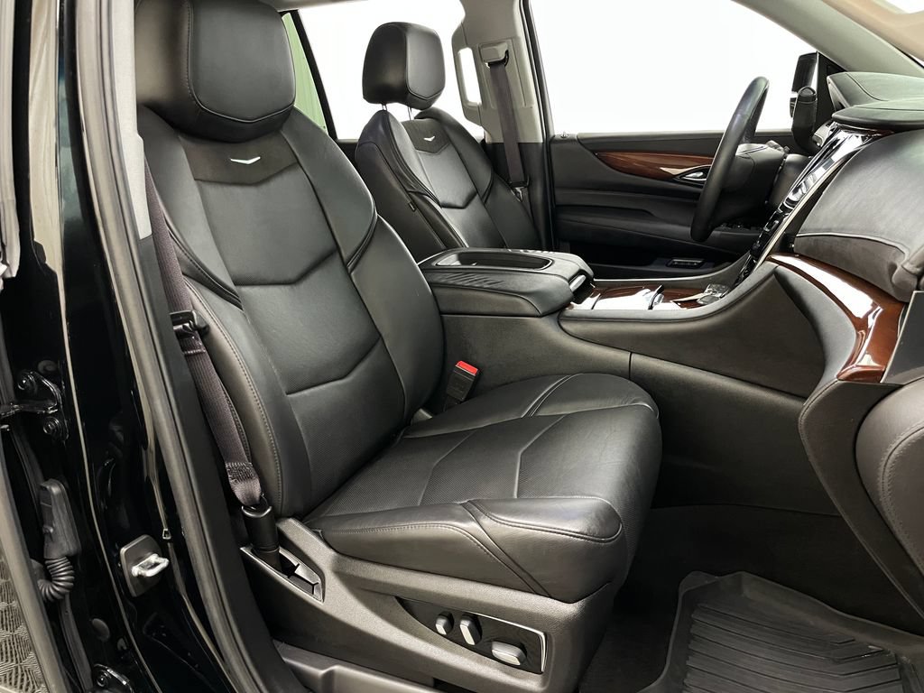 Used 2017 Cadillac Escalade Luxury AWD/4WD image 47