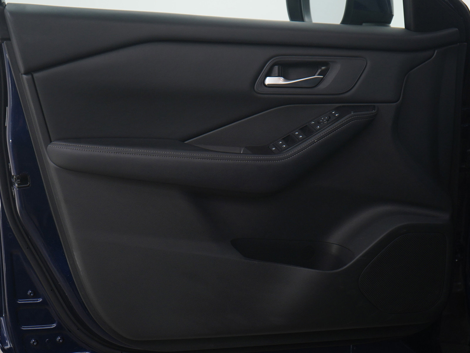 Used 2025 Nissan Rogue SV image 22