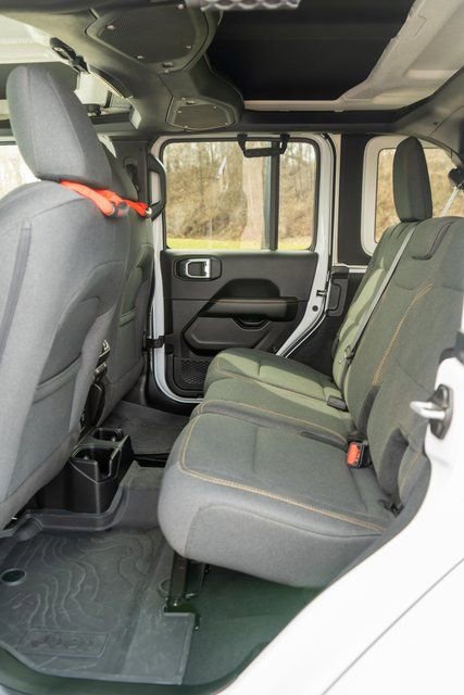 Used 2024 Jeep Wrangler Sahara AWD/4WD image 12