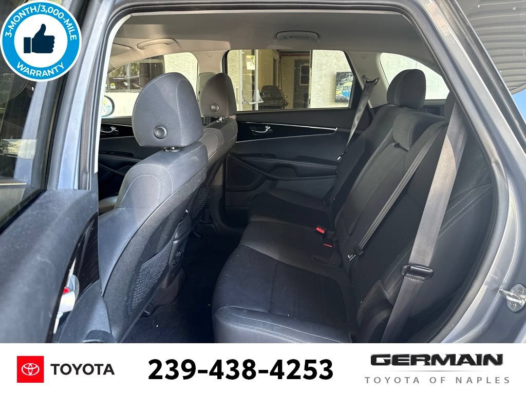 Used 2020 Kia Sorento LX FWD image 16