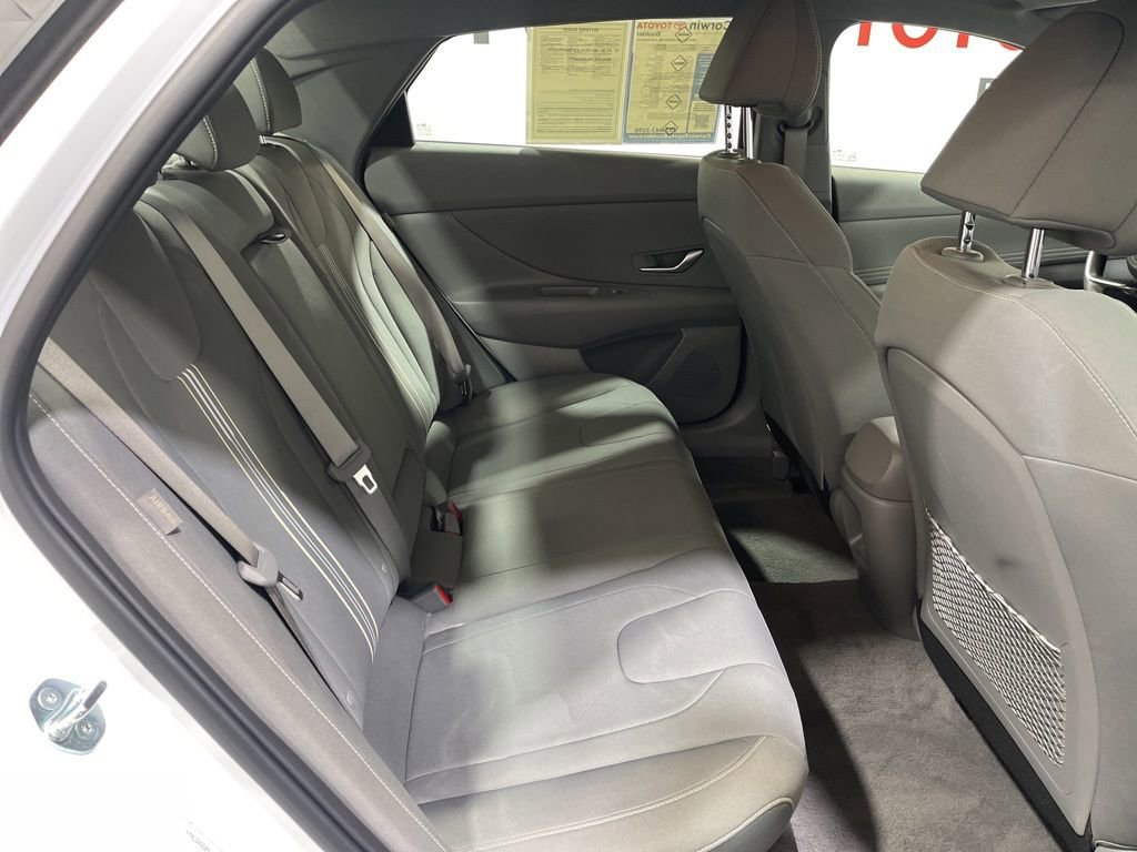 Used 2025 Hyundai Elantra SEL image 15