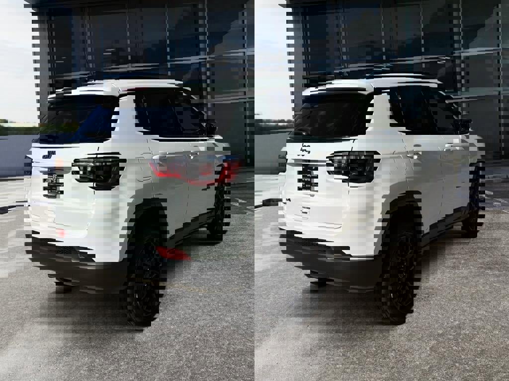 New 2026 Jeep Compass Latitude image 7