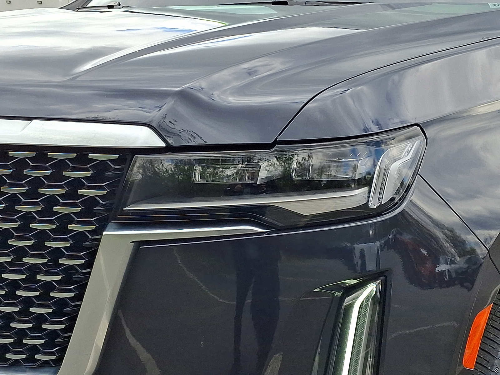 Used 2022 Cadillac Escalade Premium Luxury AWD/4WD image 9