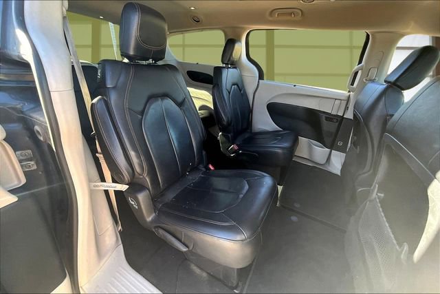 Used 2020 Chrysler Pacifica Touring-L image 27