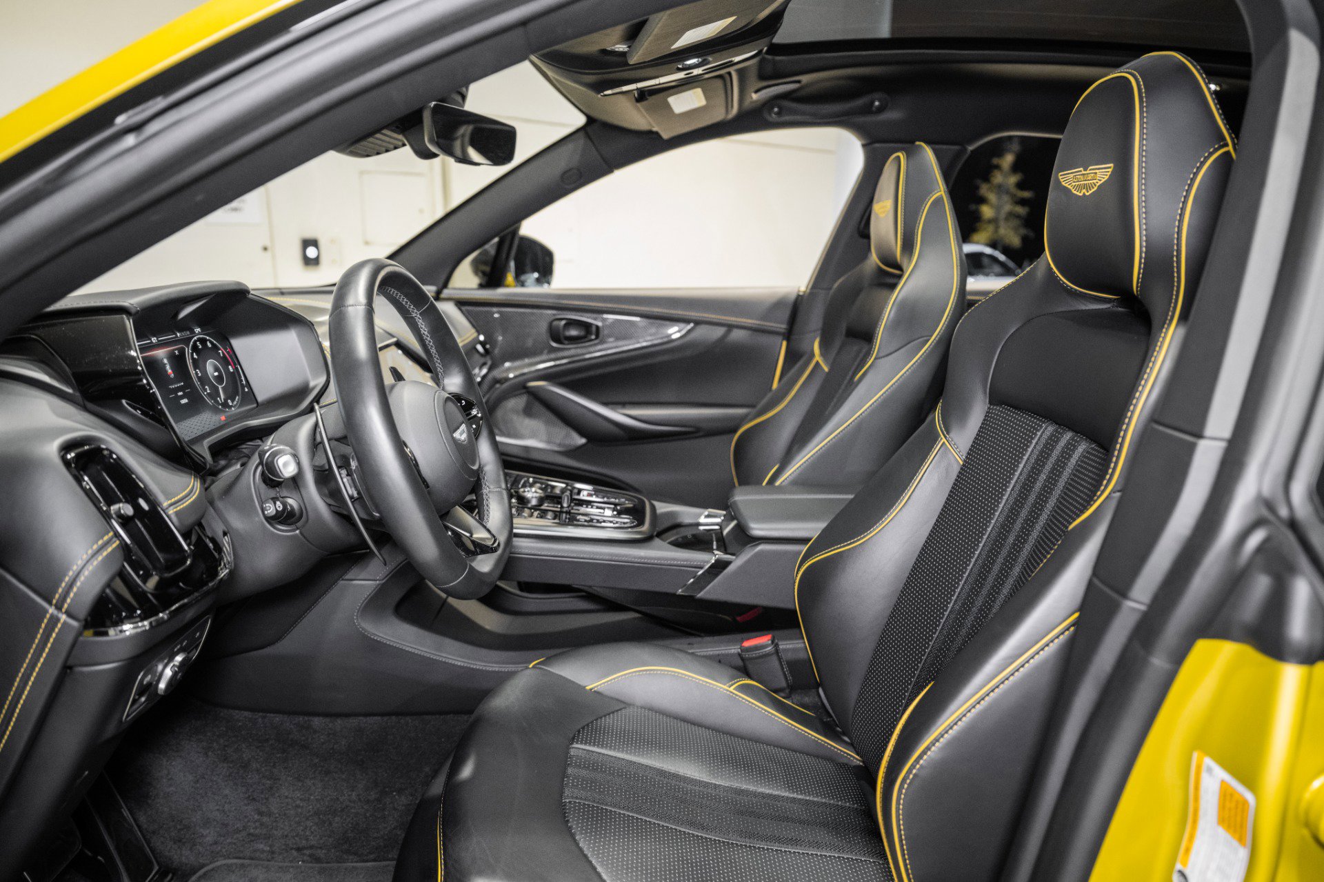 Used 2025 Aston Martin DBX 707 image 14