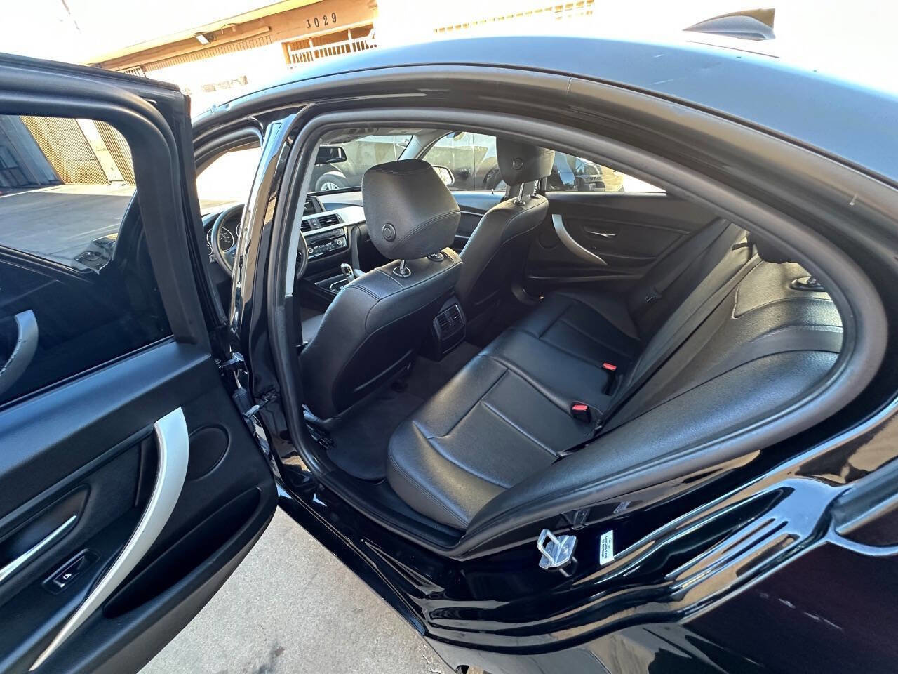 Used 2018 BMW 320i Sedan image 8