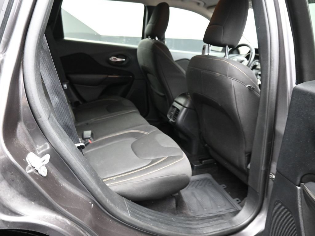Used 2016 Jeep Cherokee Latitude image 20