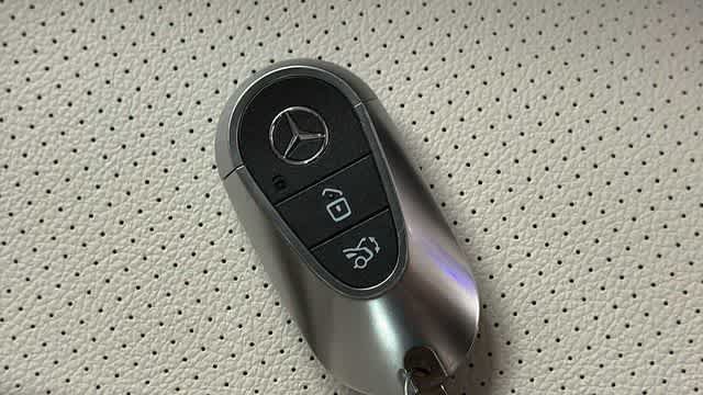 Used 2025 Mercedes-Benz GLC 300 4MATIC image 38