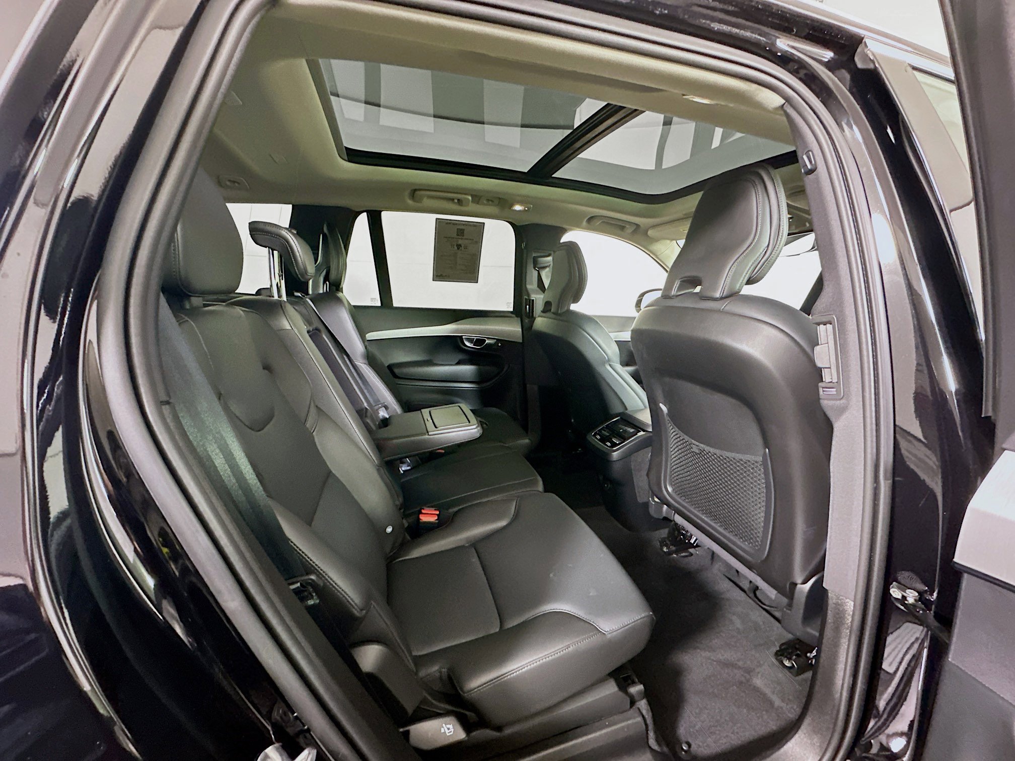 Used 2024 Volvo XC90 B5 Core image 32