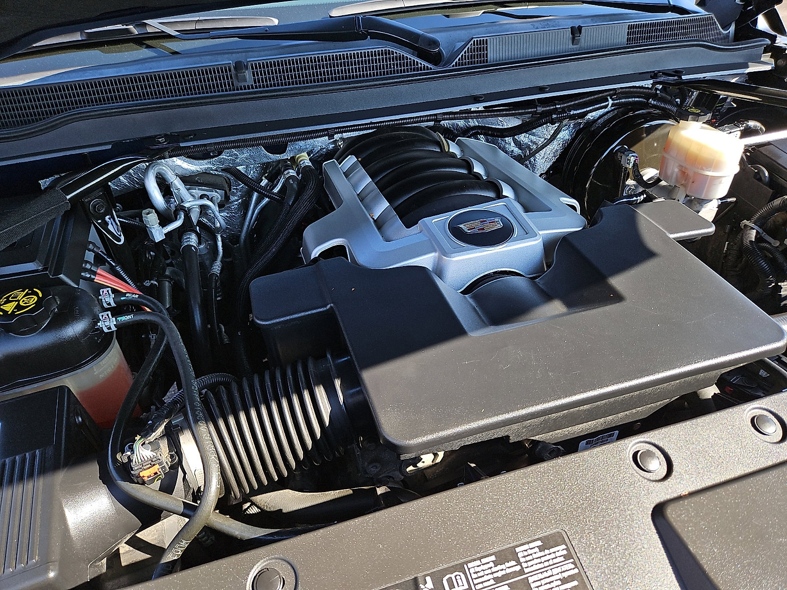 Used 2018 Cadillac Escalade Premium Luxury image 31