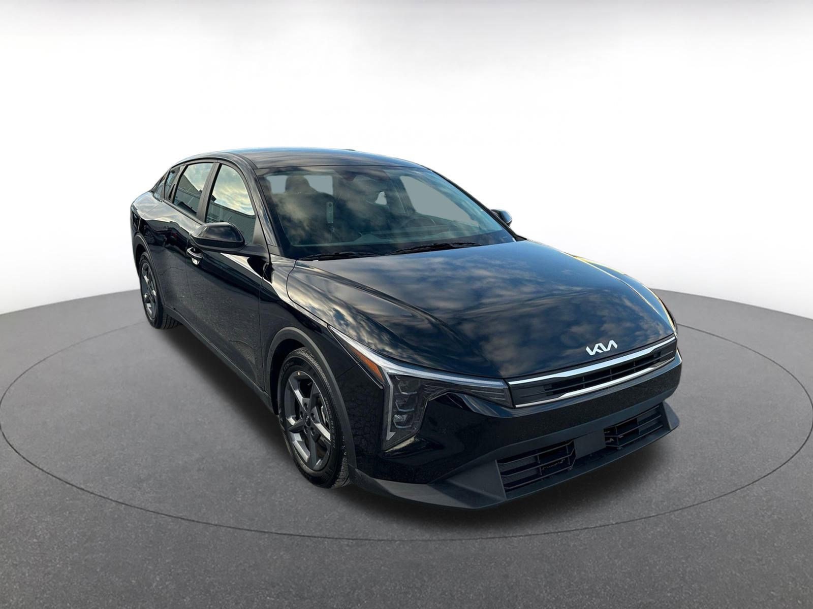 Used 2025 Kia K4 LXS image 1