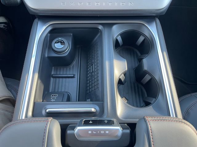 New 2025 Ford Expedition Active image 36