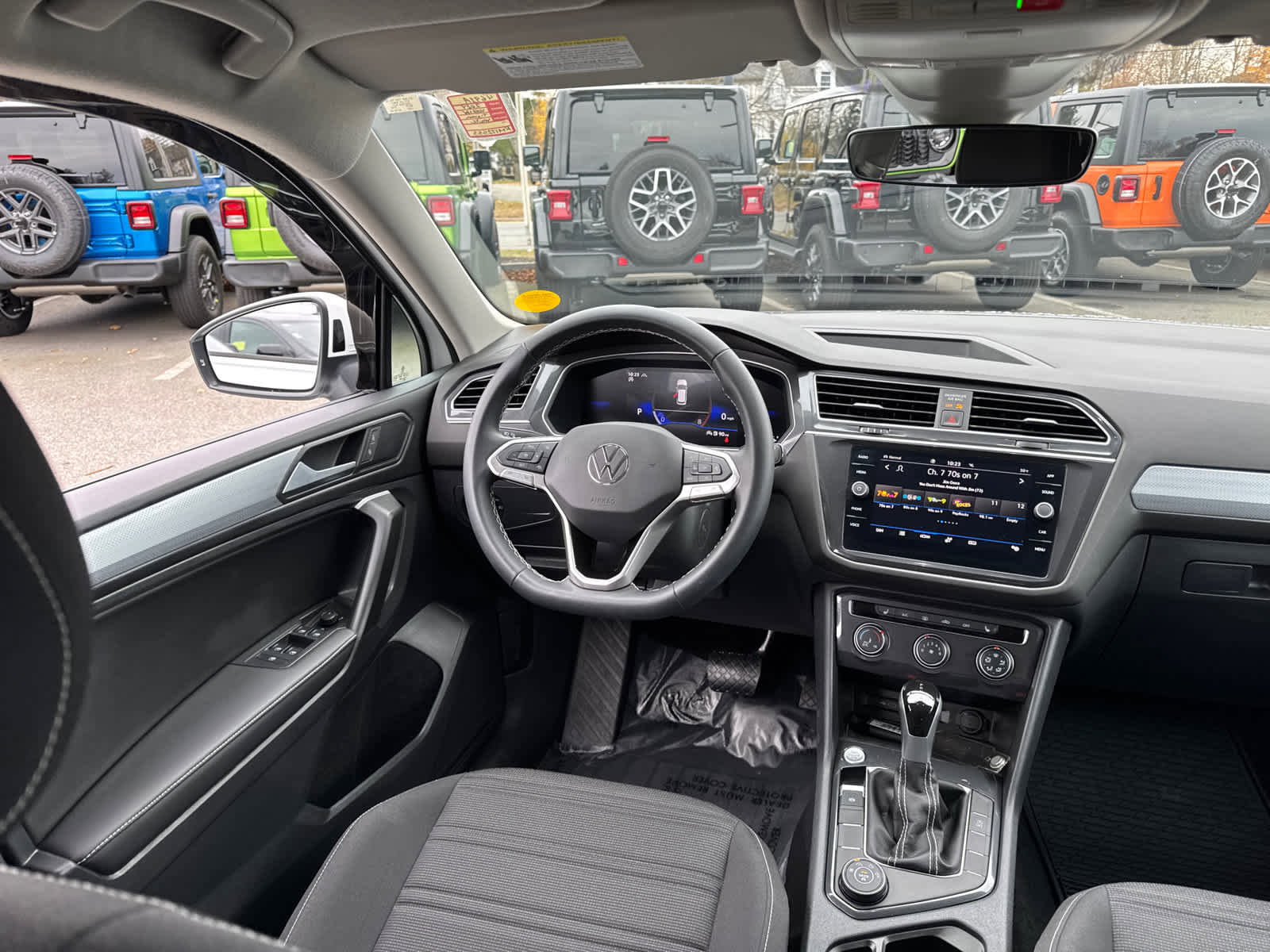 Used 2024 Volkswagen Tiguan S image 34