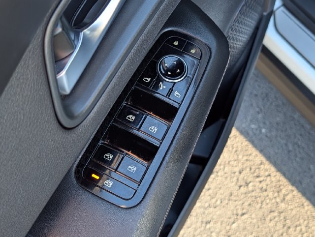 Used 2024 Nissan Ariya FWD image 19