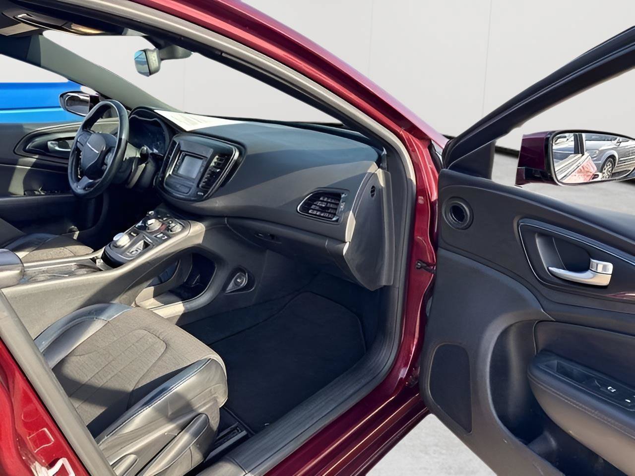 Used 2015 Chrysler 200 S FWD image 25