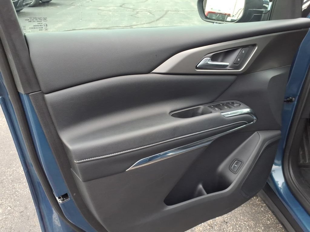 Used 2026 Chevrolet Traverse LT AWD/4WD image 8