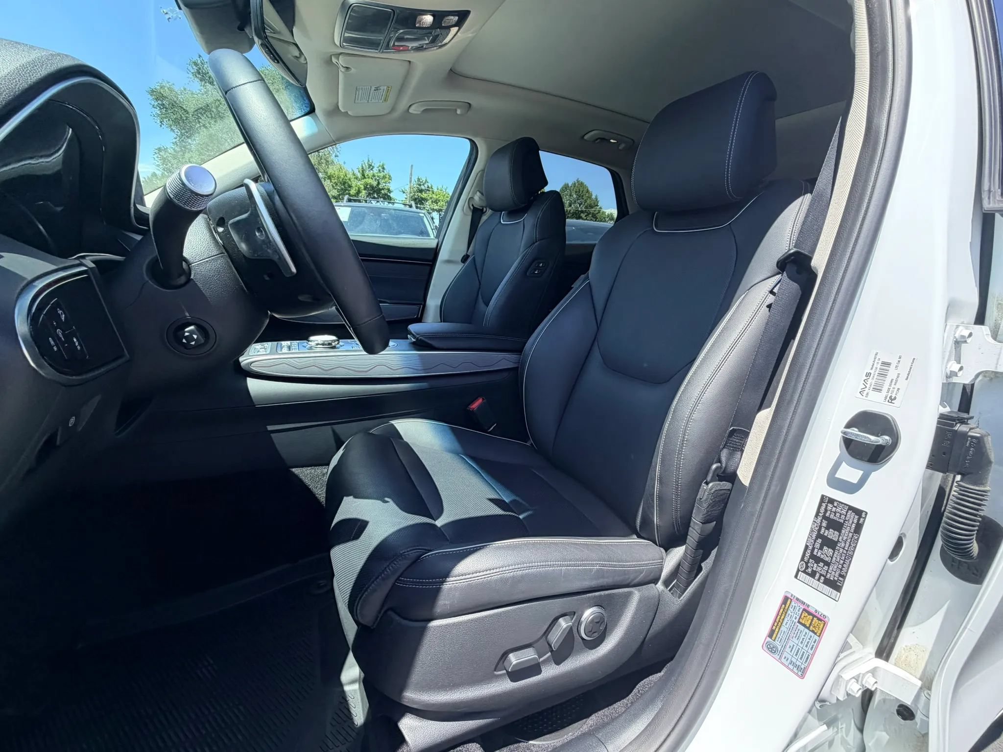 Used 2024 Genesis GV70 2.5T w/ Advanced Package AWD/4WD image 10