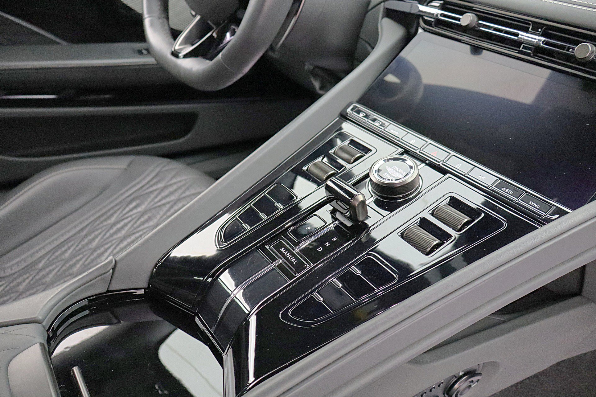 Used 2024 Aston Martin DB12 Coupe RWD image 24