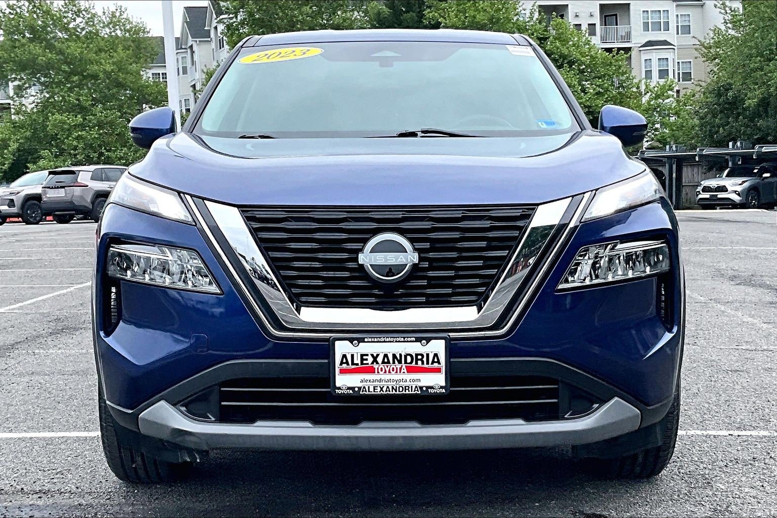Used 2023 Nissan Rogue SV AWD/4WD image 3