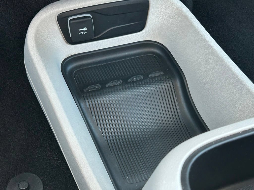 Used 2023 Chrysler Pacifica Touring-L FWD image 34