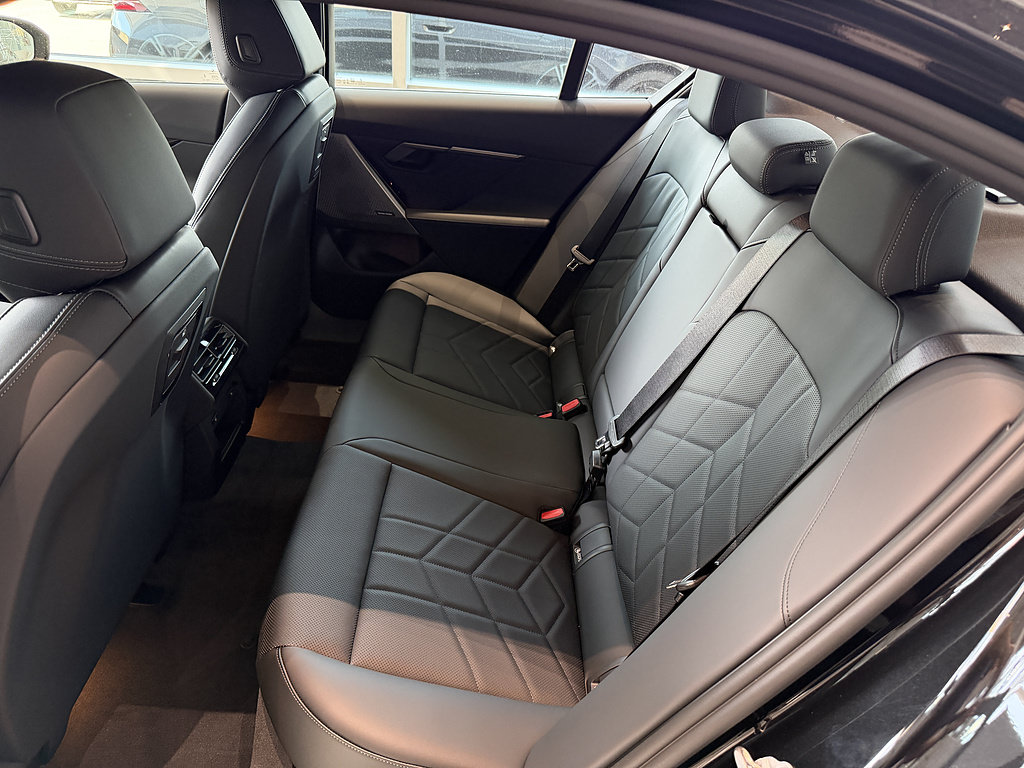New 2027 BMW 530i xDrive w/ M Sport Package AWD/4WD image 13