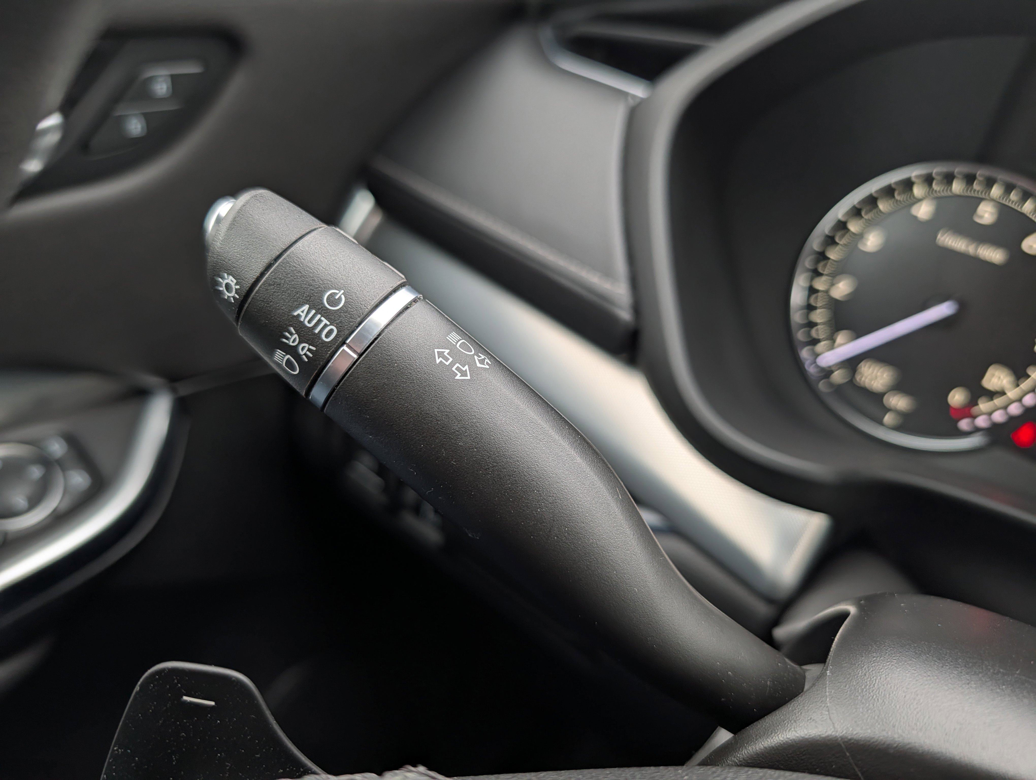 Used 2020 Cadillac XT4 Premium Luxury w/ Cold Weather Package image 19