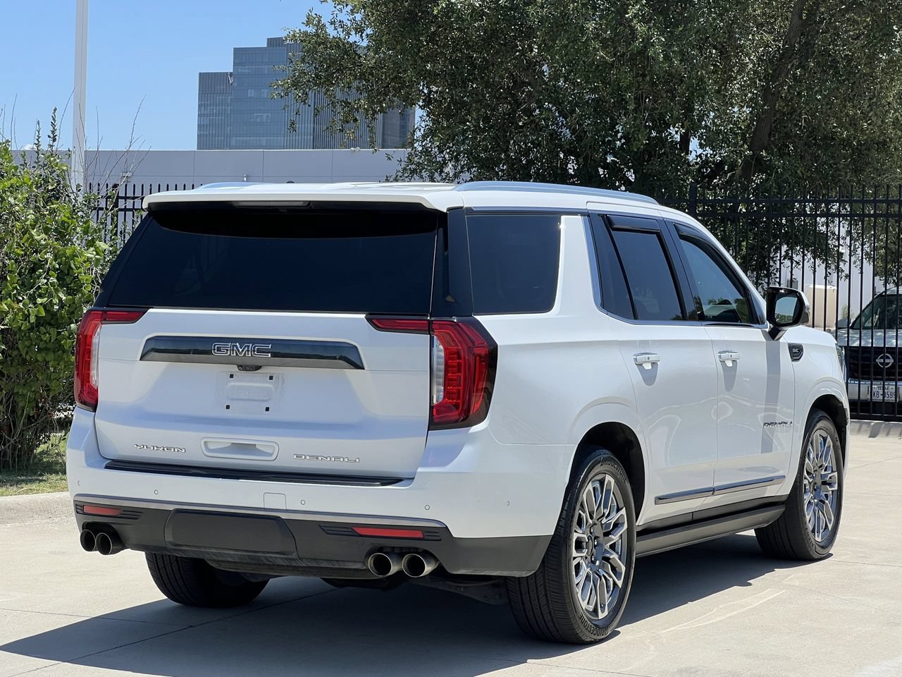 Used 2023 GMC Yukon Denali Ultimate AWD/4WD image 4