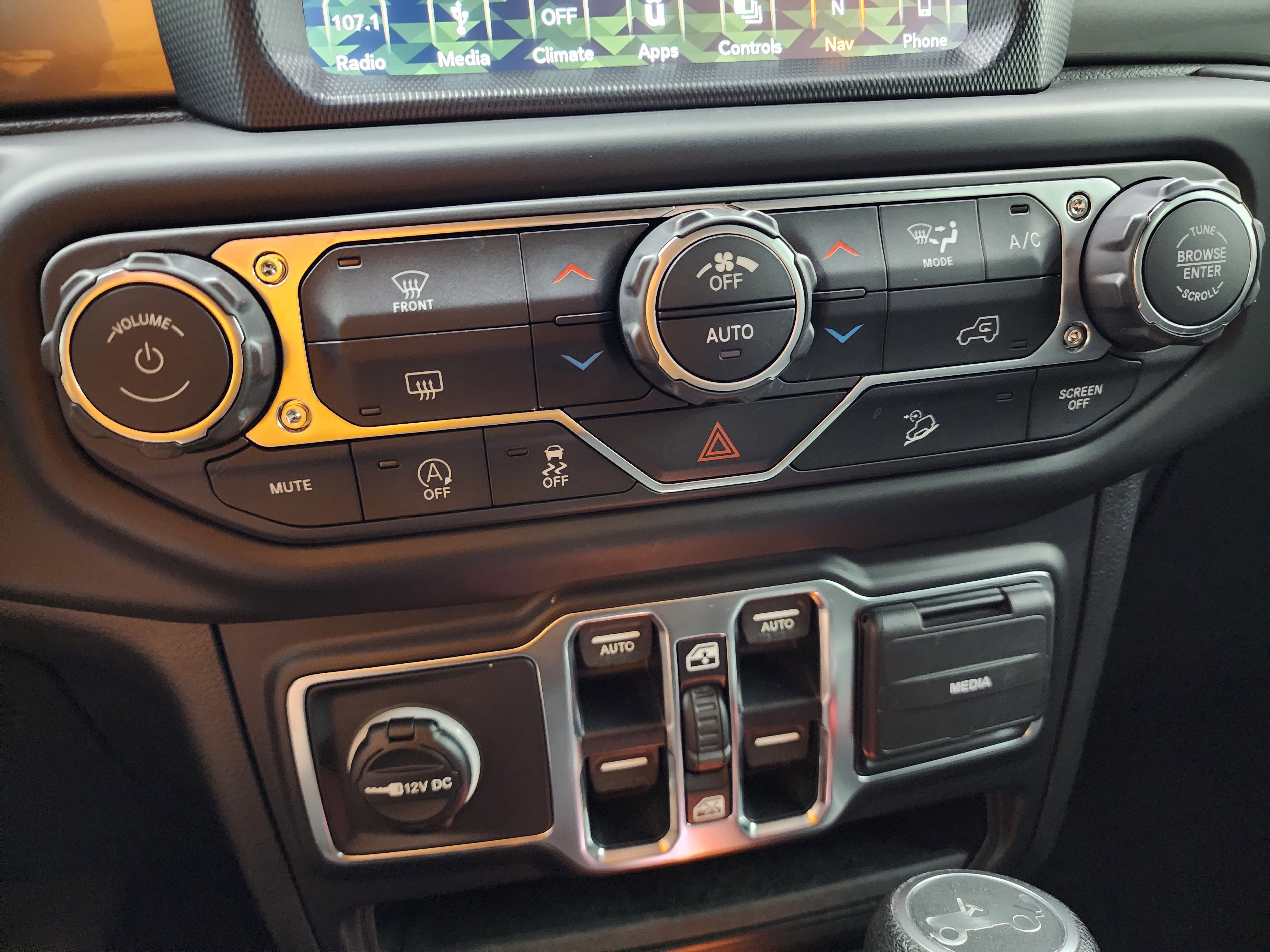 Used 2018 Jeep Wrangler Unlimited Sahara AWD/4WD image 37