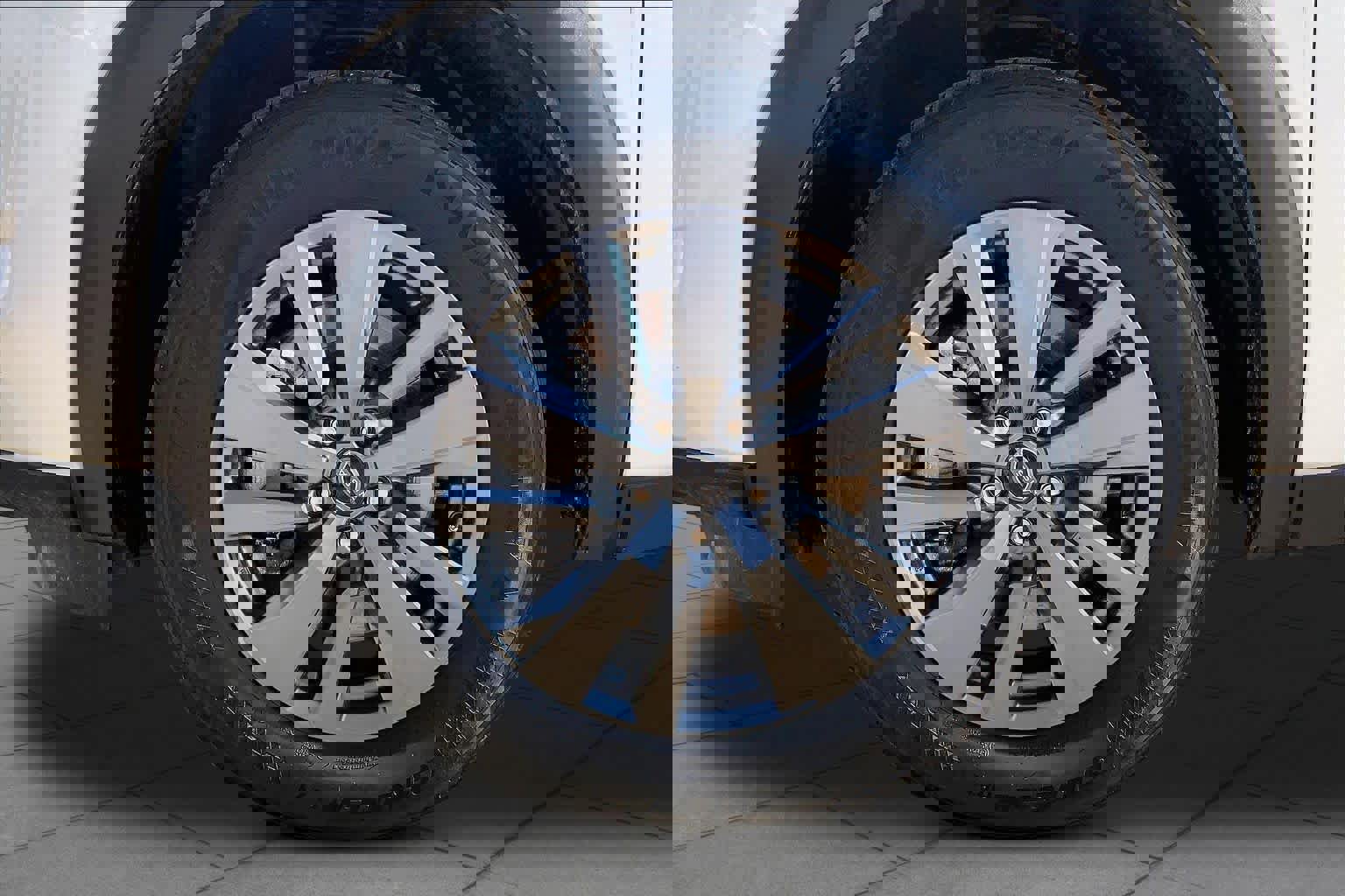 Used 2025 Nissan Pathfinder SV FWD image 11