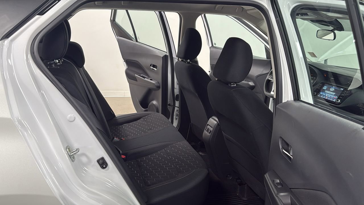 Used 2024 Nissan Kicks SV image 17