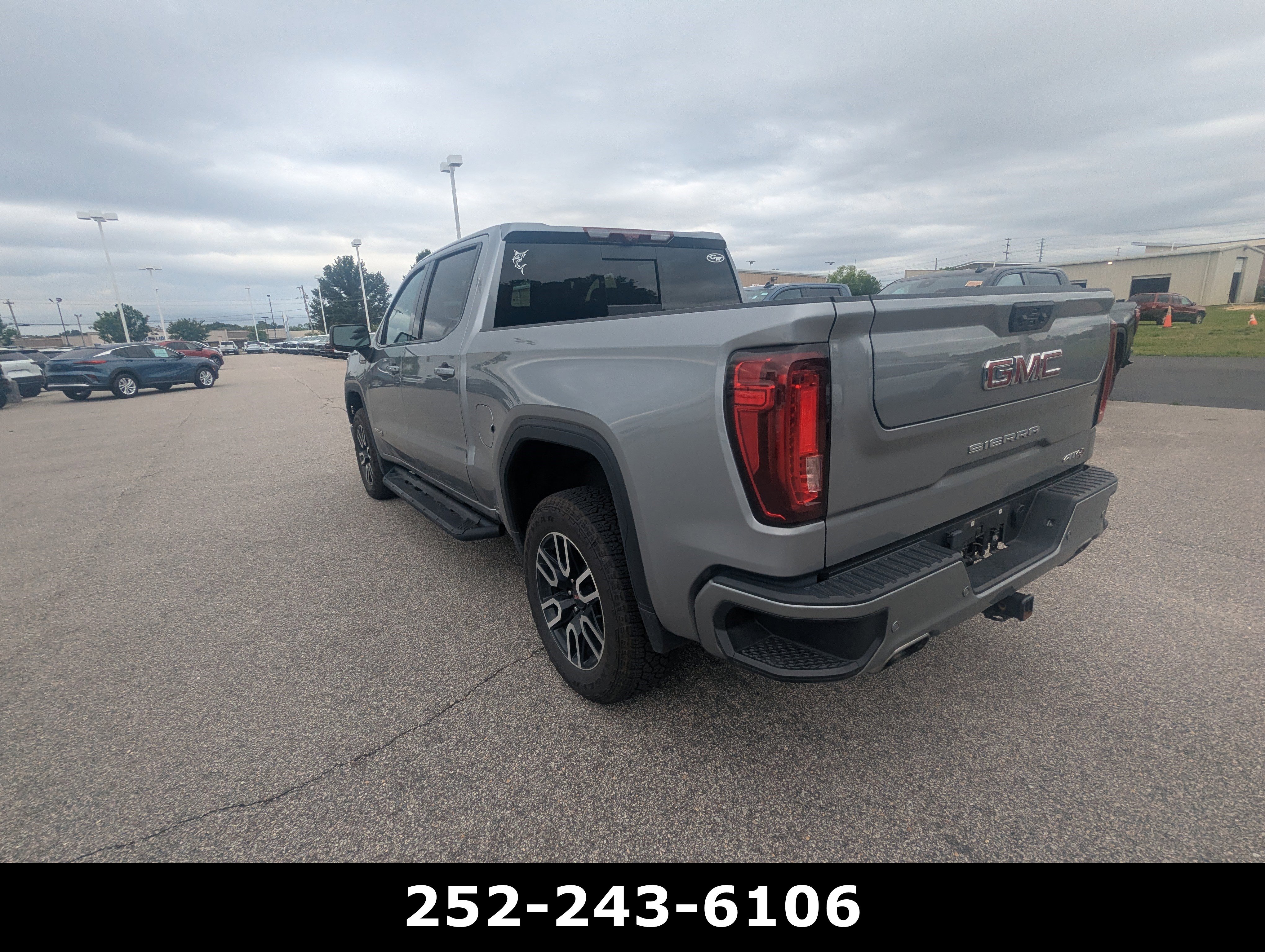 Used 2024 GMC Sierra 1500 AT4 w/ Technology Package AWD/4WD image 7