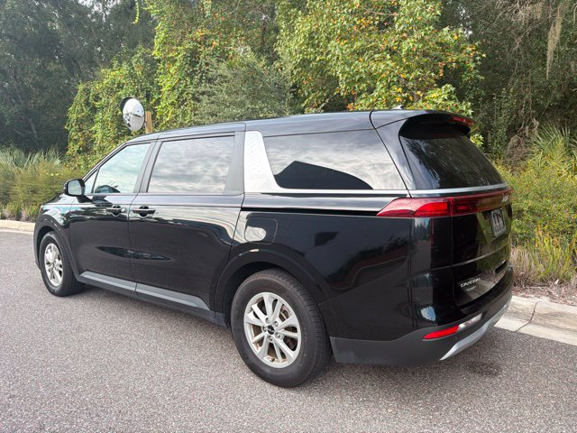 Used 2024 Kia Carnival LX FWD image 3