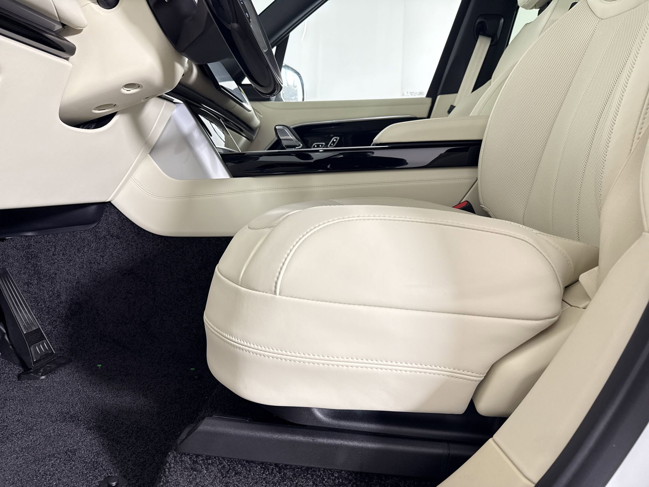 New 2026 Land Rover Range Rover SE AWD/4WD image 5