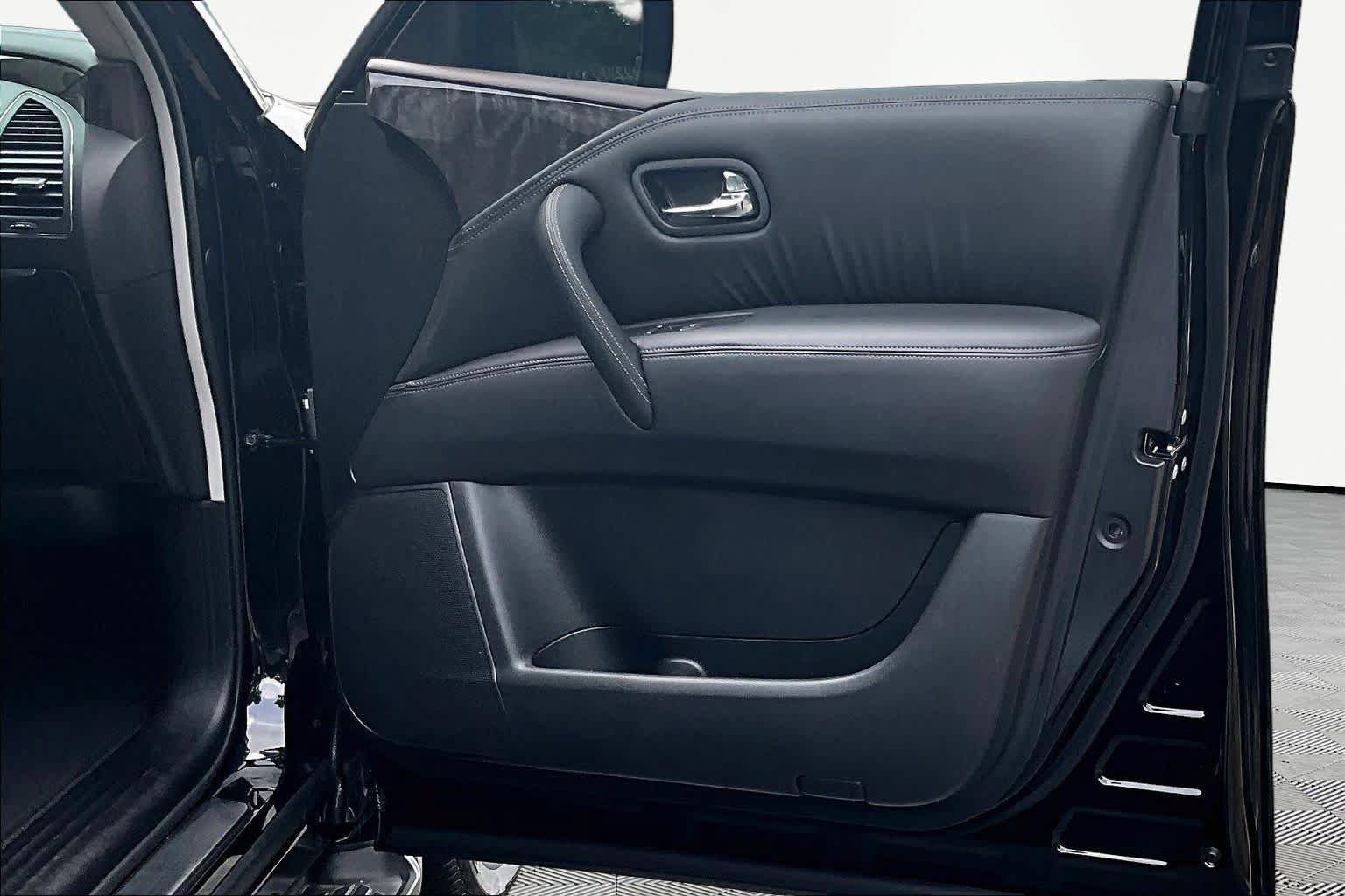 Used 2024 Nissan Armada Platinum w/ Captain's Chairs Package RWD image 23