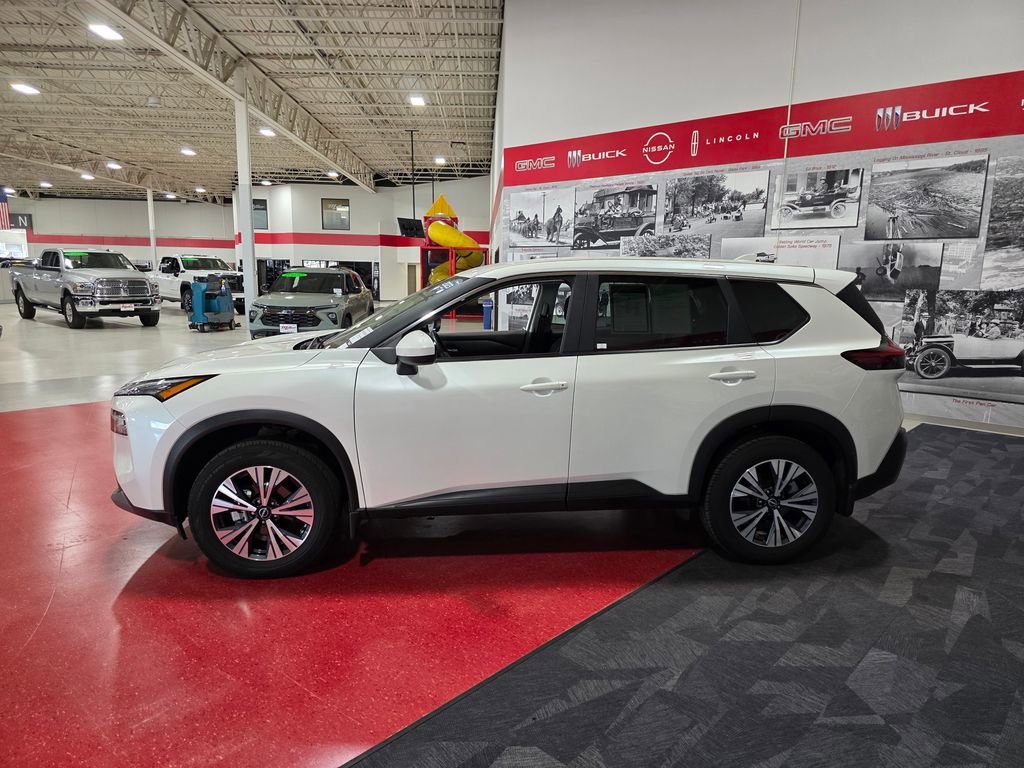 Used 2023 Nissan Rogue SV image 7
