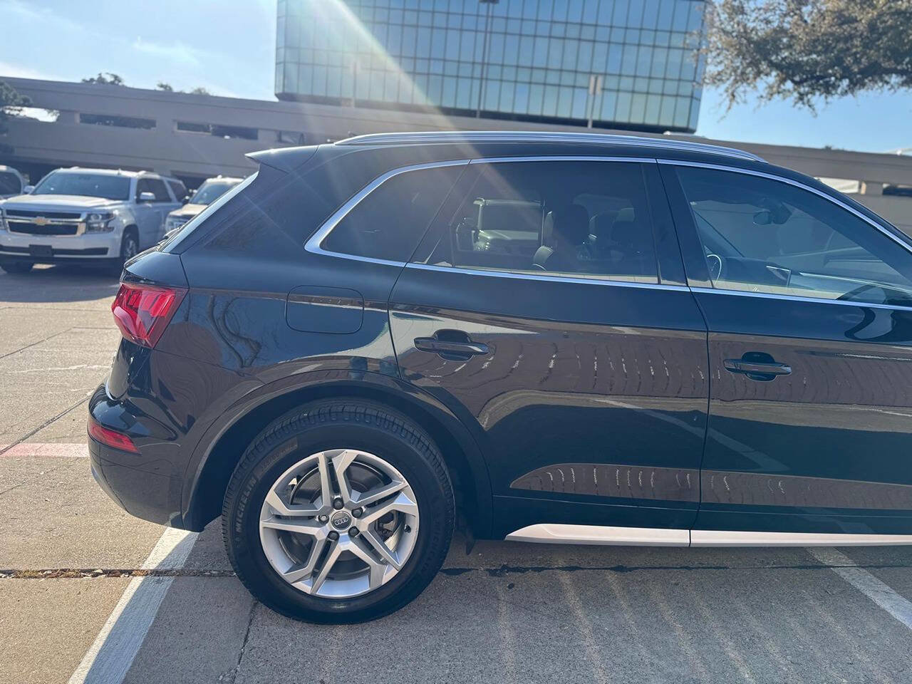 Used 2018 Audi Q5 2.0T Premium Plus w/ Premium Plus Package image 4