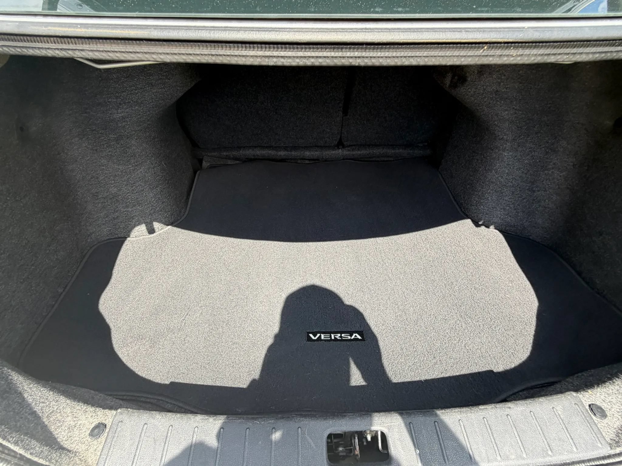 Used 2018 Nissan Versa SV FWD image 32