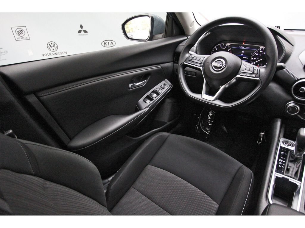 Used 2025 Nissan Sentra SV FWD image 6