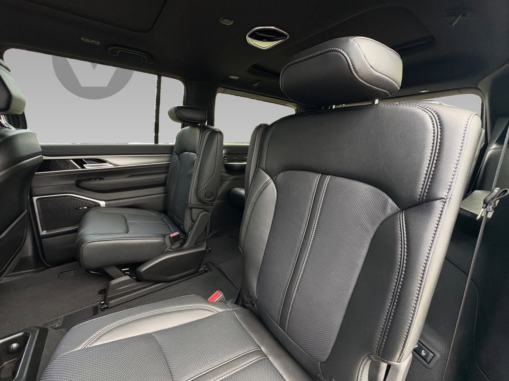 New 2026 Jeep Grand Wagoneer 2WD w/ Premium Group I image 3
