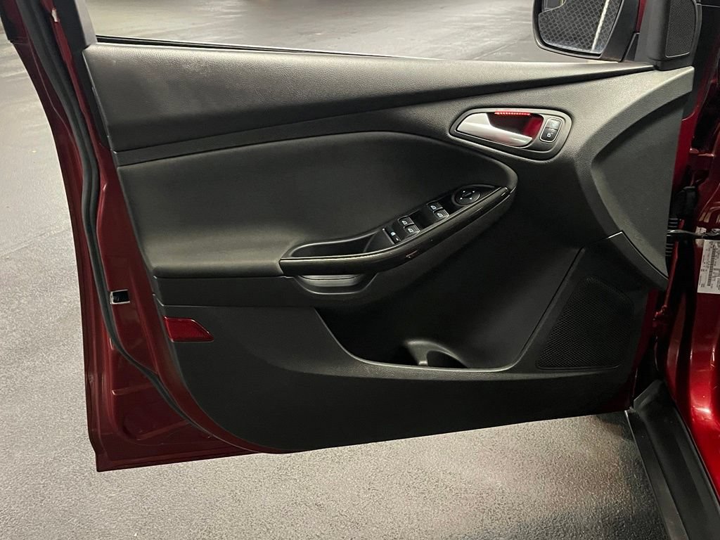 Used 2017 Ford Focus Titanium FWD image 17