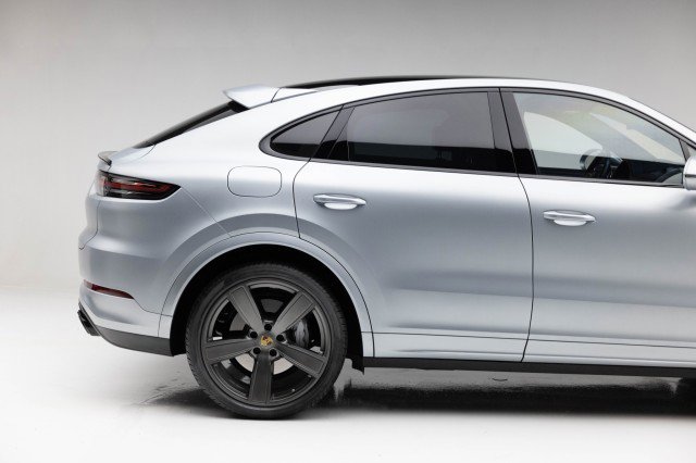 Used 2020 Porsche Cayenne Turbo image 17