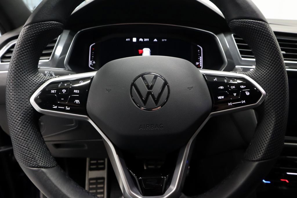 Used 2022 Volkswagen Tiguan SEL R-Line image 34